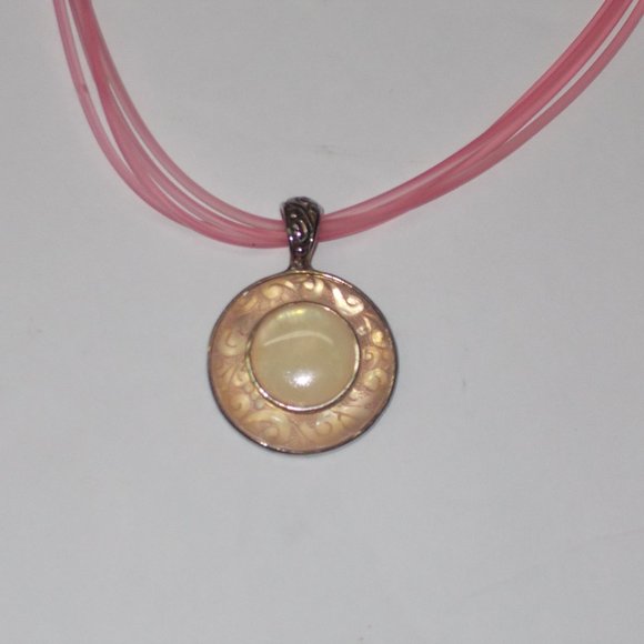 Jewelry - Beautiful vintage necklace, pendant approximately 1 7/8"x1 1/4"